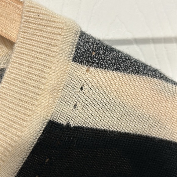 ARMANI EXCHANGE V neck merino wool sweater.  Size M. - Picture 6 of 9